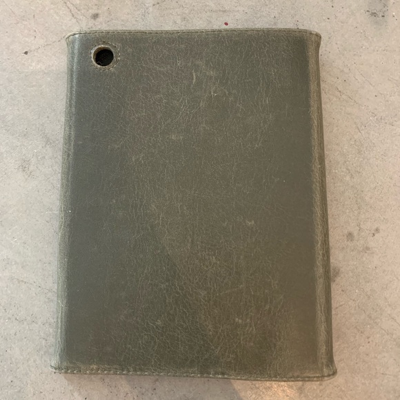 Matt & Nat iPad mini case, army green - Picture 2 of 6